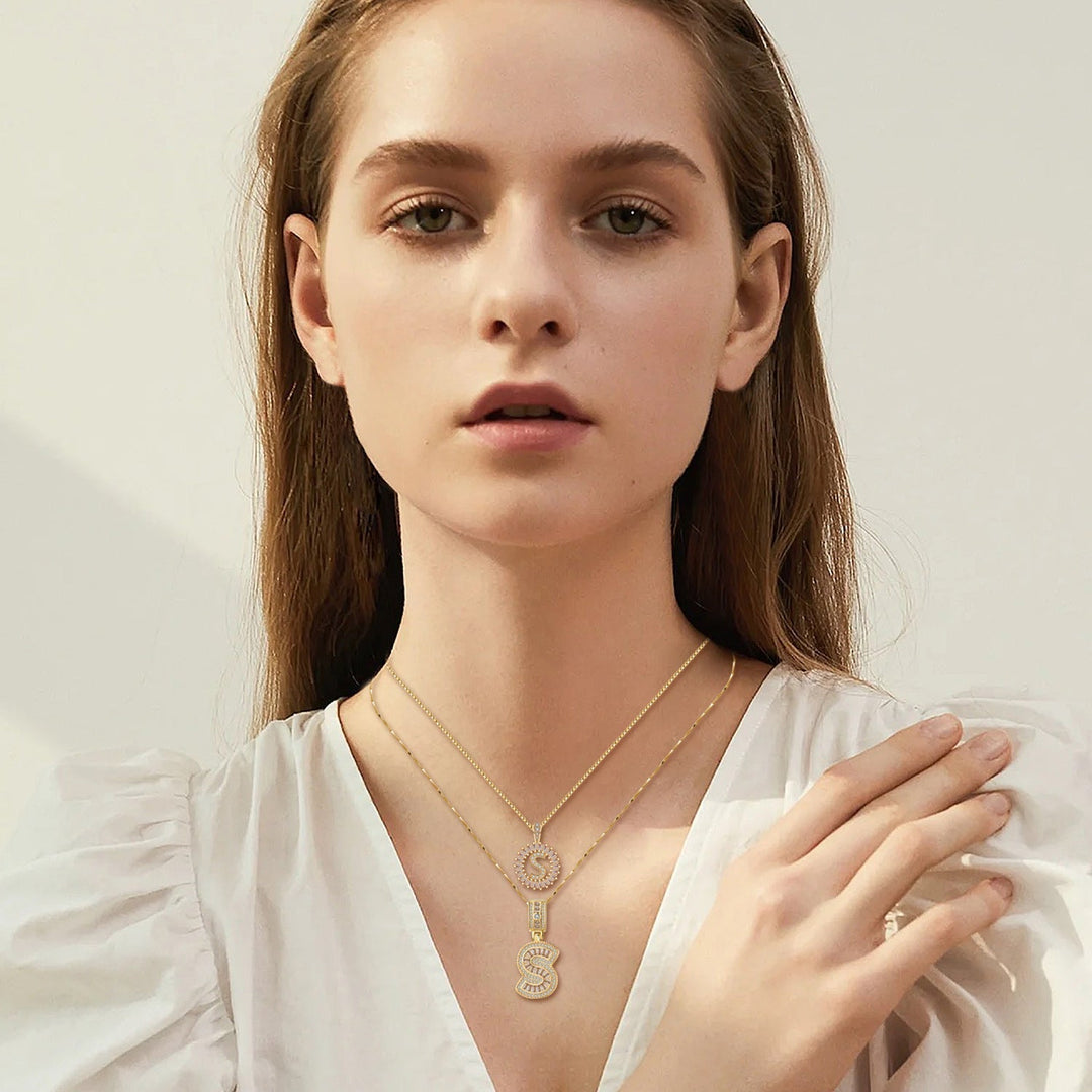 Collier initial en moissanite