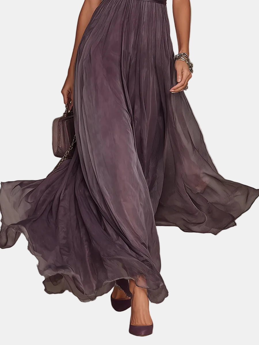 Flavia – Robe longue violette avec décolleté et finitions en dentelle