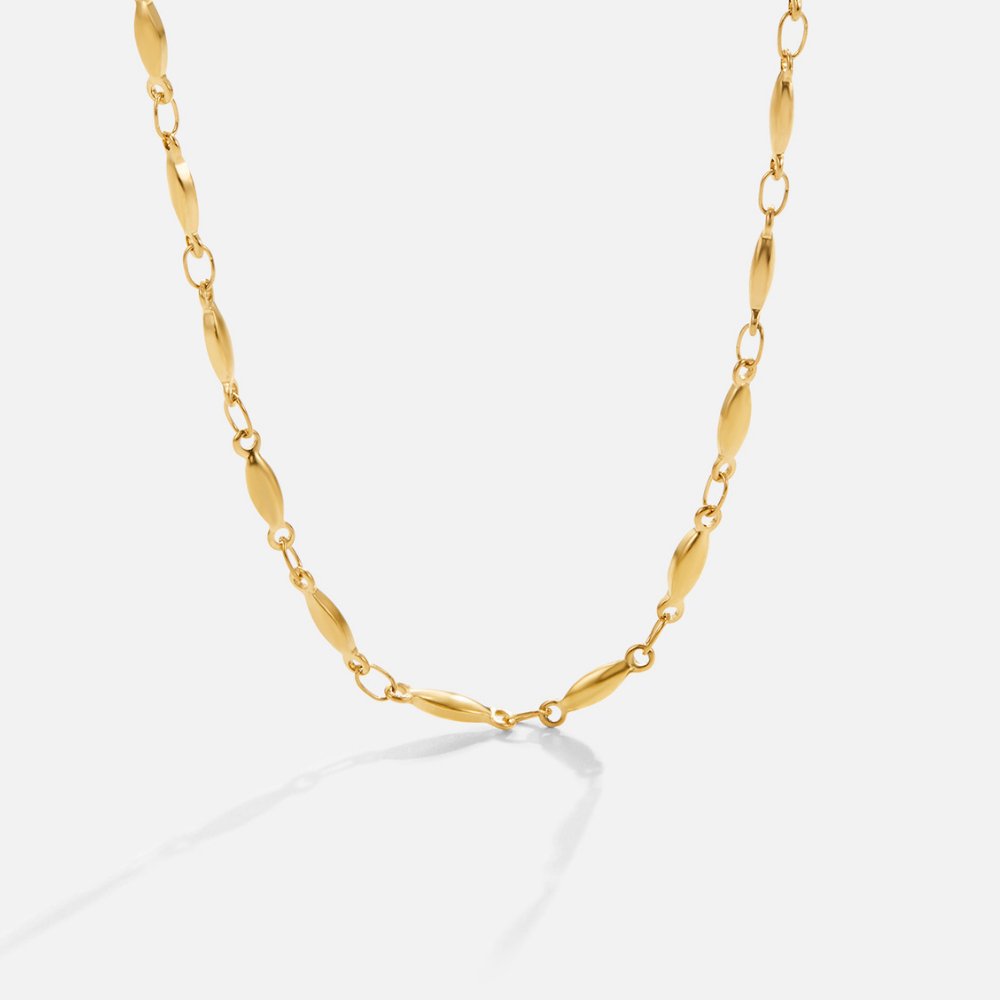 Madeleine – Un délicat collier en or aux mailles fines