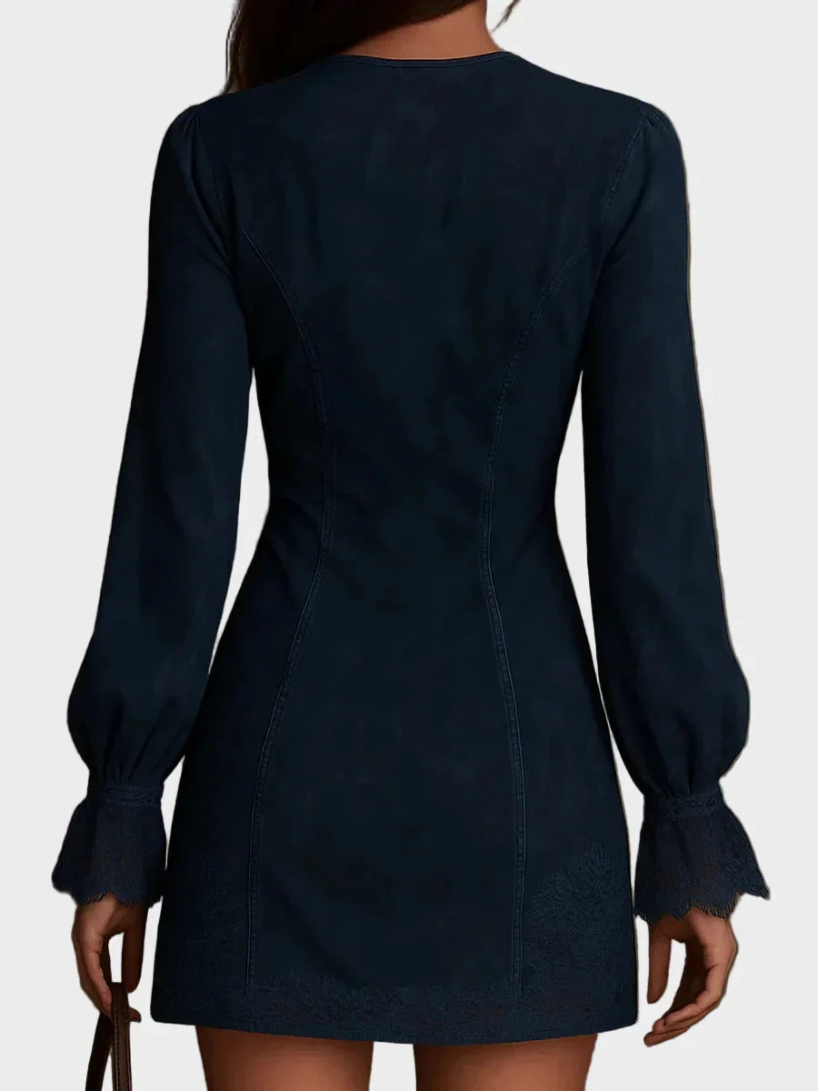 Jasmin – Robe mini en daim bleu avec dentelle