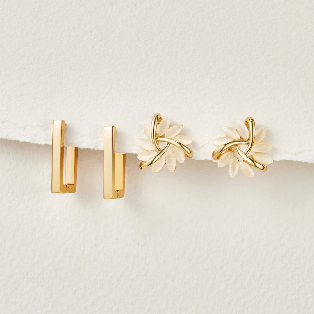 Céline – Boucles d’oreilles dorées avec mélange géométrique.